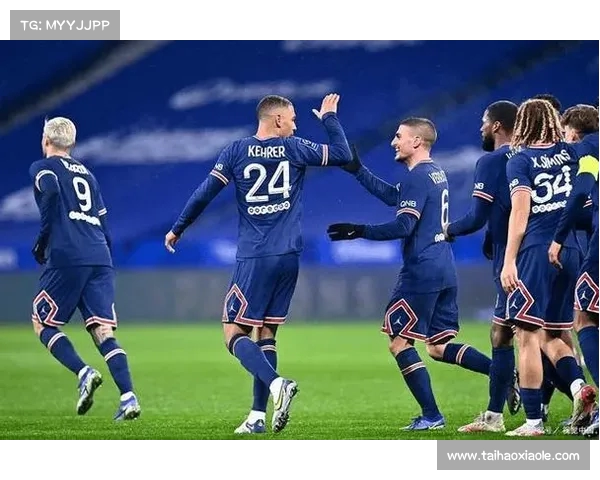 法甲球迷热情不减 巴黎圣日耳曼与里昂争夺冠军荣耀